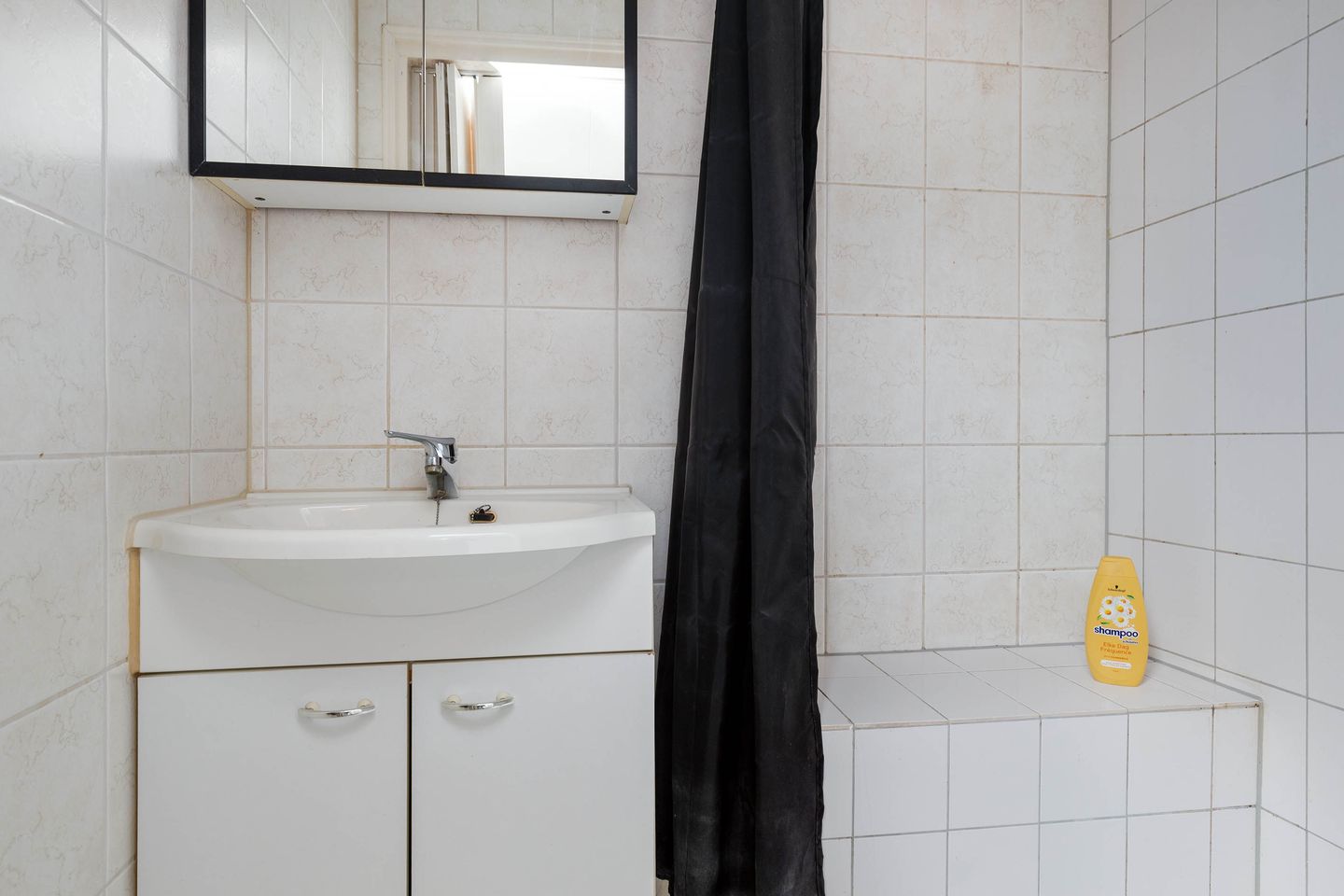 Spacious corner apartment with two balconies near Sittard city center — 24
