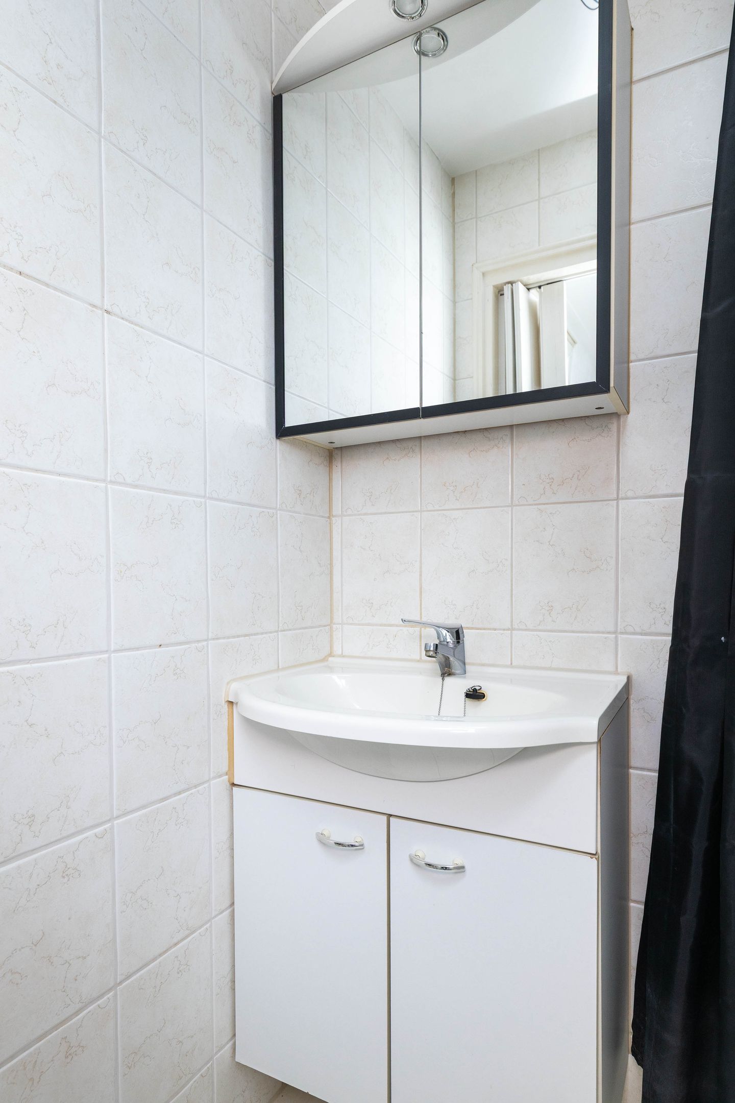 Spacious corner apartment with two balconies near Sittard city center — 25