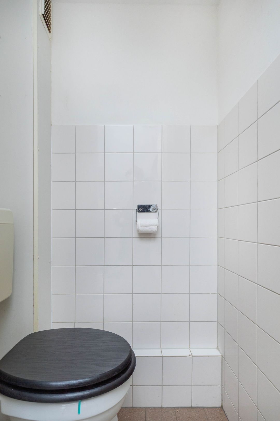 Spacious corner apartment with two balconies near Sittard city center — 28