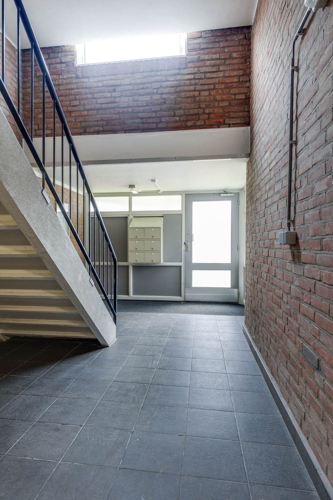 Spacious corner apartment with two balconies near Sittard city center — 35