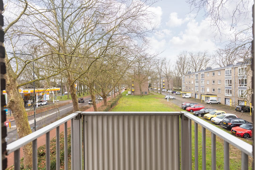 Spacious corner apartment with two balconies near Sittard city center — 18