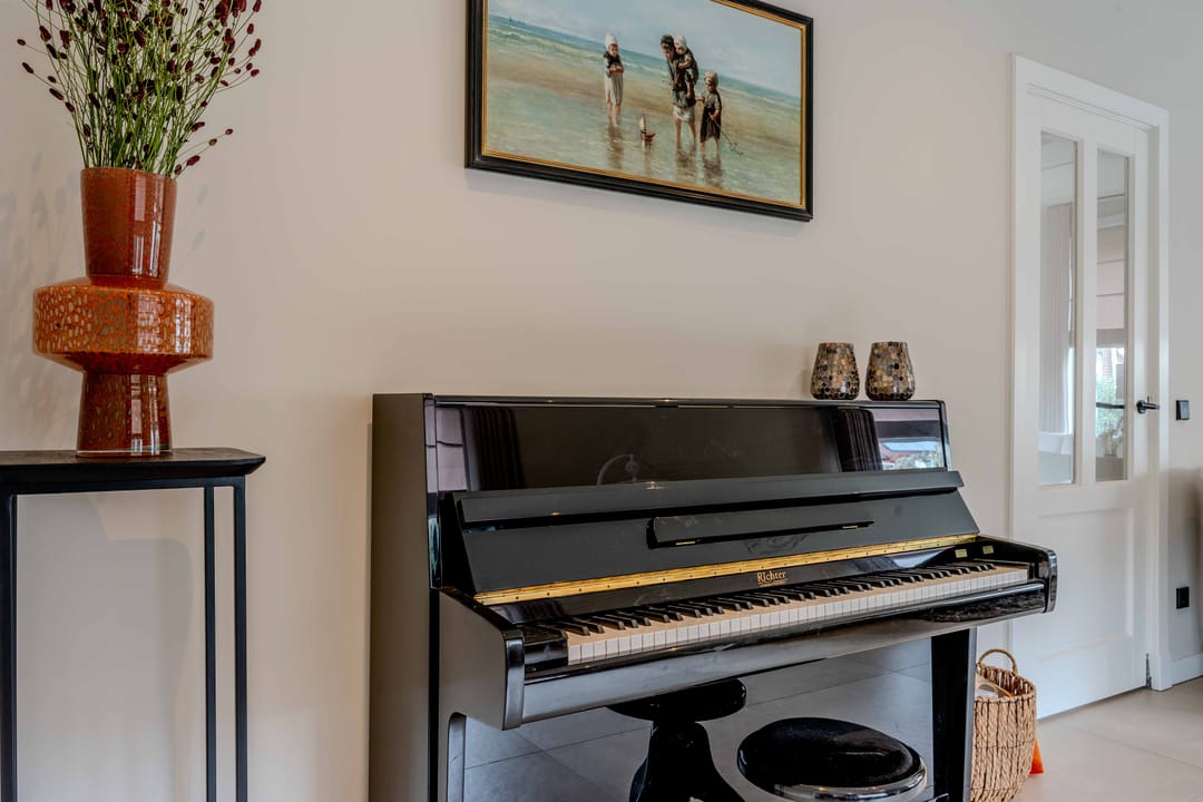 Modern living with character in Valkenburg (ZH) — 12