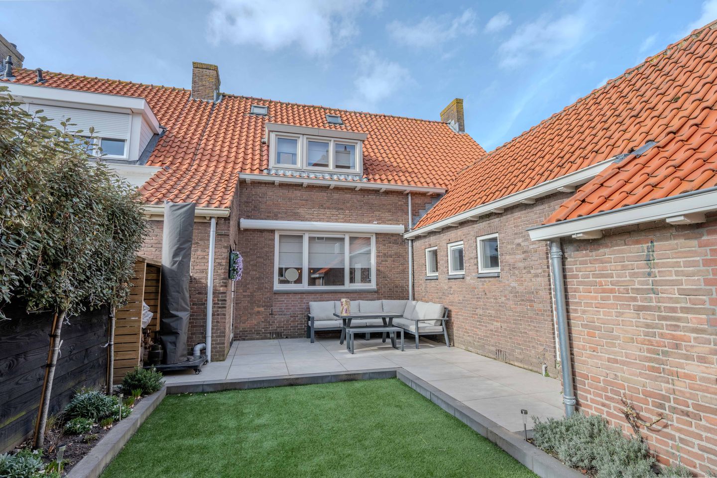 Modern living with character in Valkenburg (ZH) — 25
