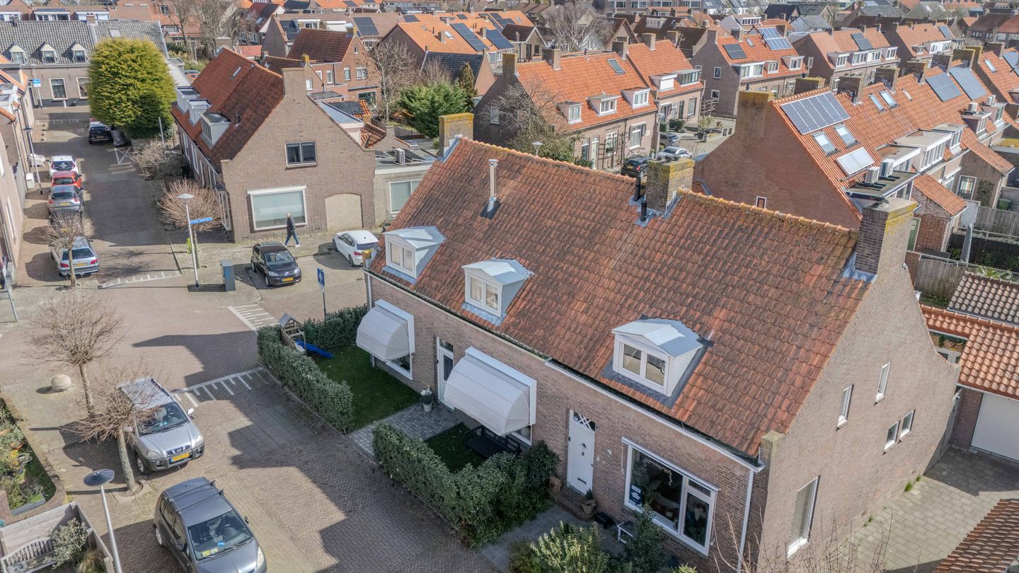 Modern living with character in Valkenburg (ZH) — 46