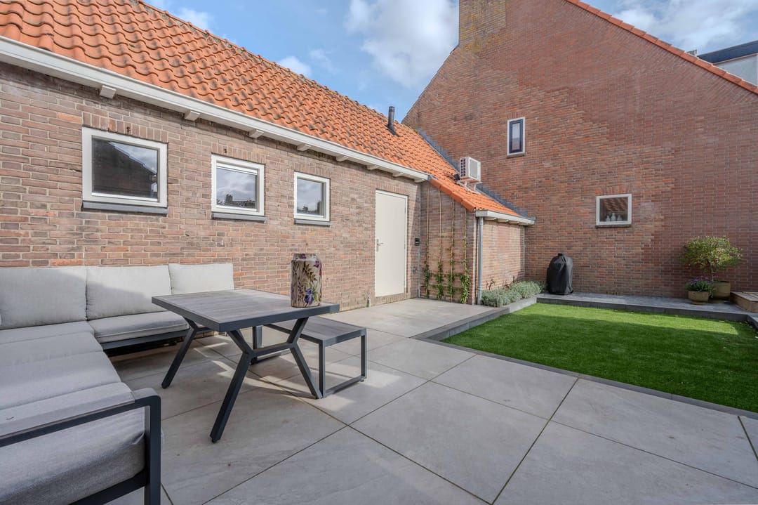 Modern living with character in Valkenburg (ZH) — 24