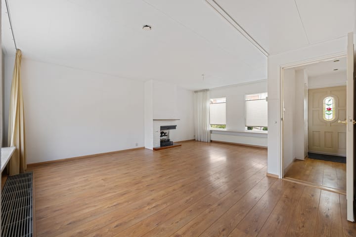 Tussenwoning te koop: Molenweg 35, Nieuwehorne