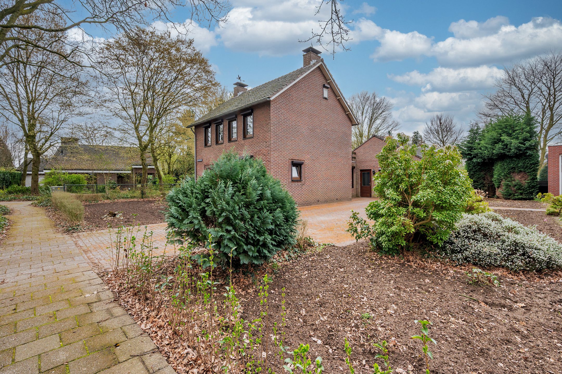 Spacious detached villa with large garden in Meuleveld — 51