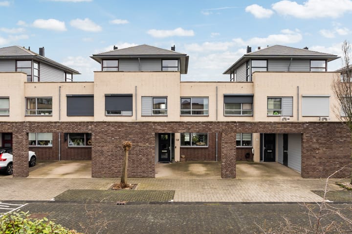 Photo 3 of Golfslag 19