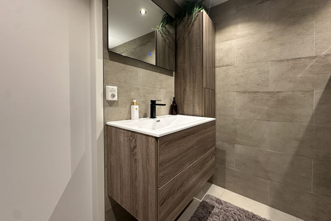 Luxurious Renovated Apartment in Nieuwegein Schansen with Lift — 16