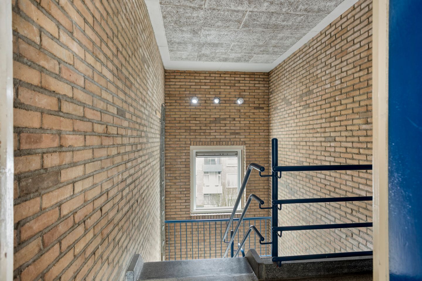 Charming 3-Room Apartment with 2 Balconies in Hengelo Noord — 14