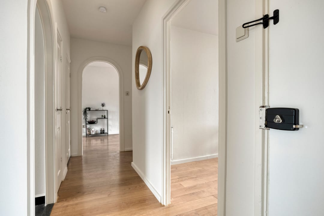 Charming 3-Room Apartment with 2 Balconies in Hengelo Noord — 15