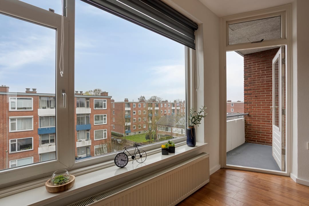 Charming 3-Room Apartment with 2 Balconies in Hengelo Noord — 23