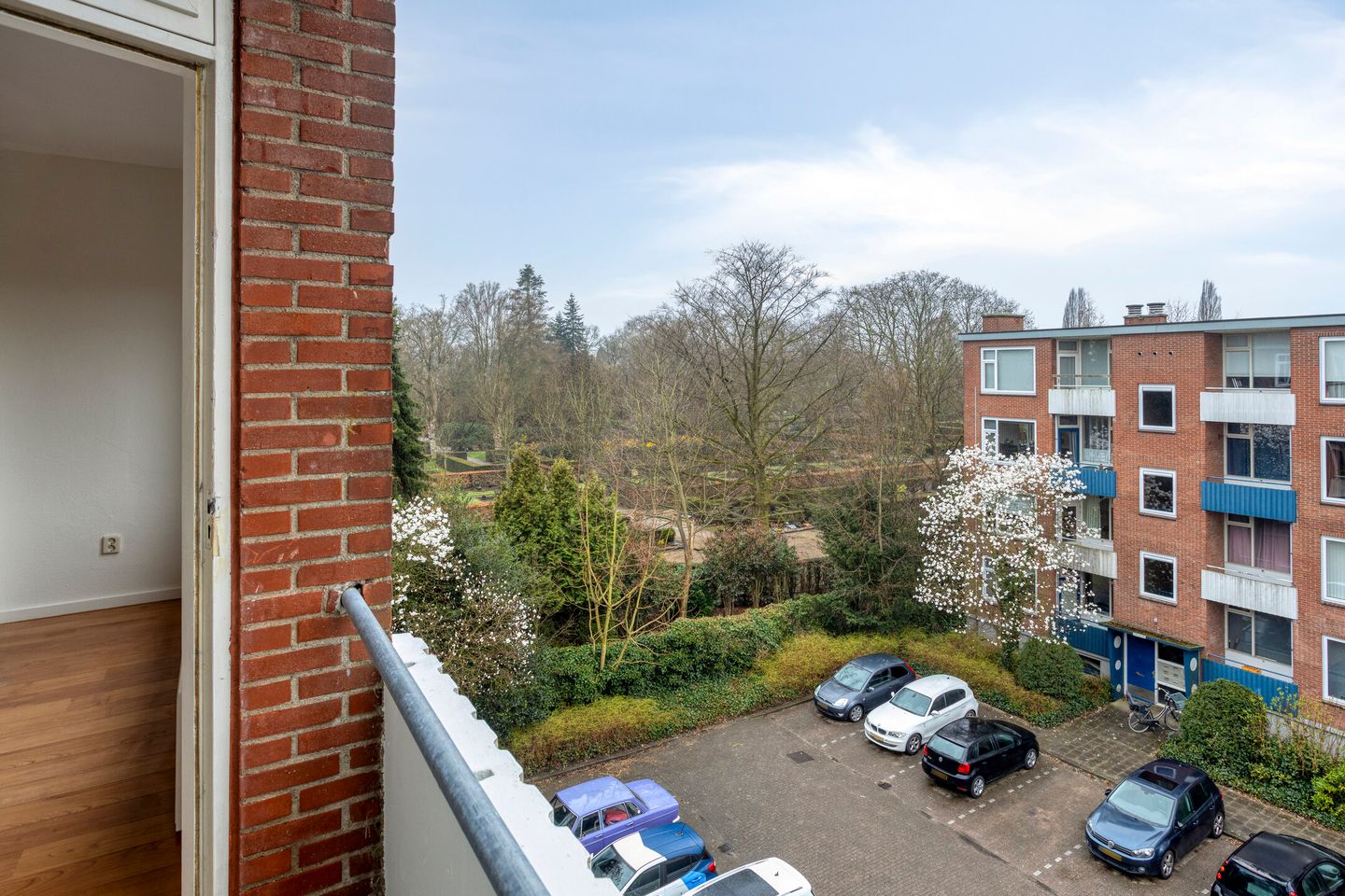 Charming 3-Room Apartment with 2 Balconies in Hengelo Noord — 25