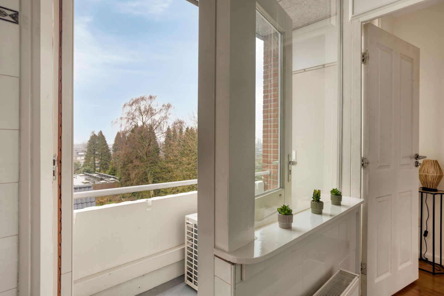 Charming 3-Room Apartment with 2 Balconies in Hengelo Noord — 31