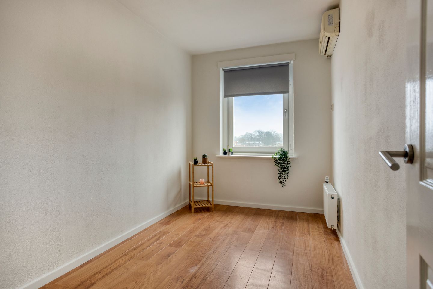 Charming 3-Room Apartment with 2 Balconies in Hengelo Noord — 35