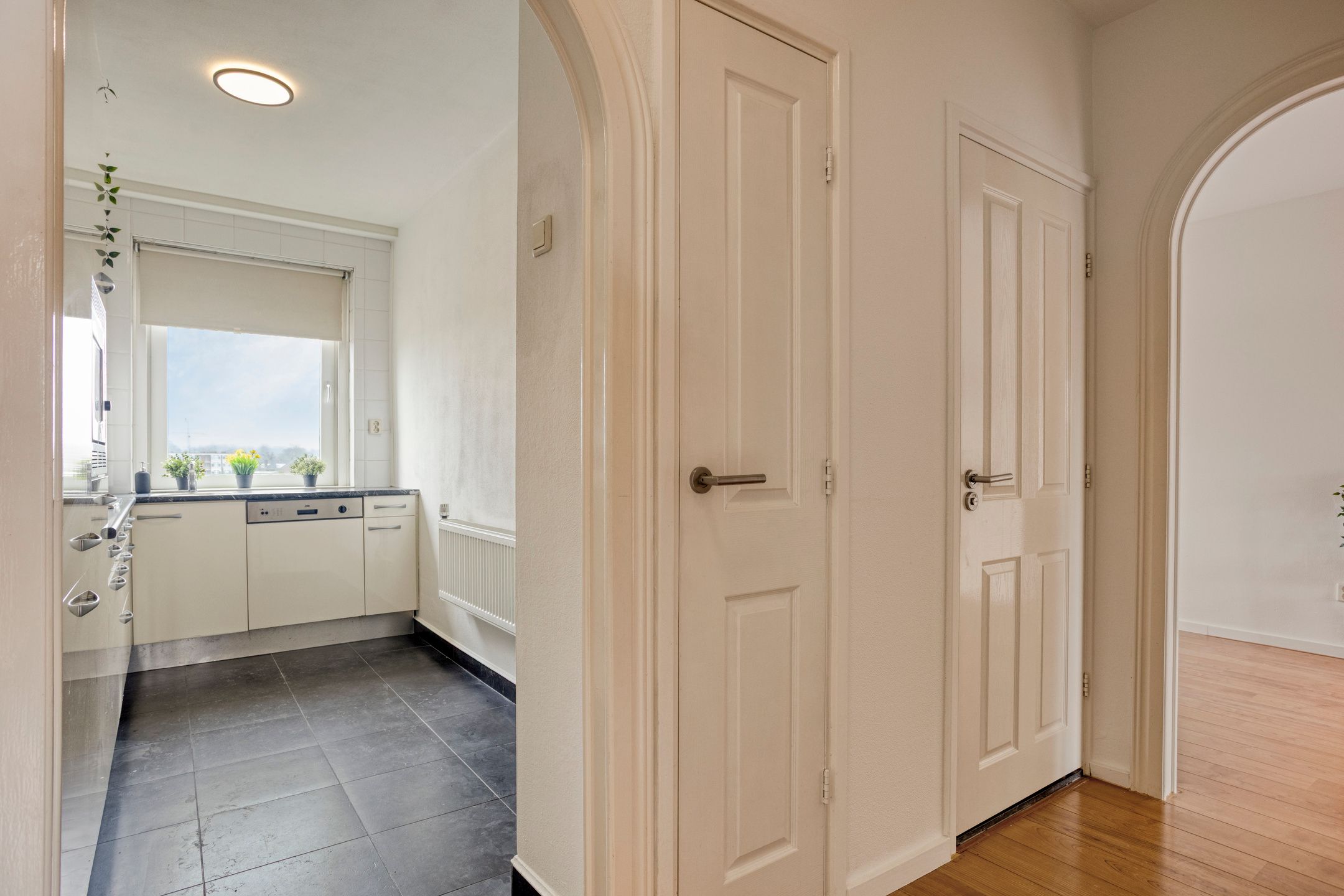 Charming 3-Room Apartment with 2 Balconies in Hengelo Noord — 36
