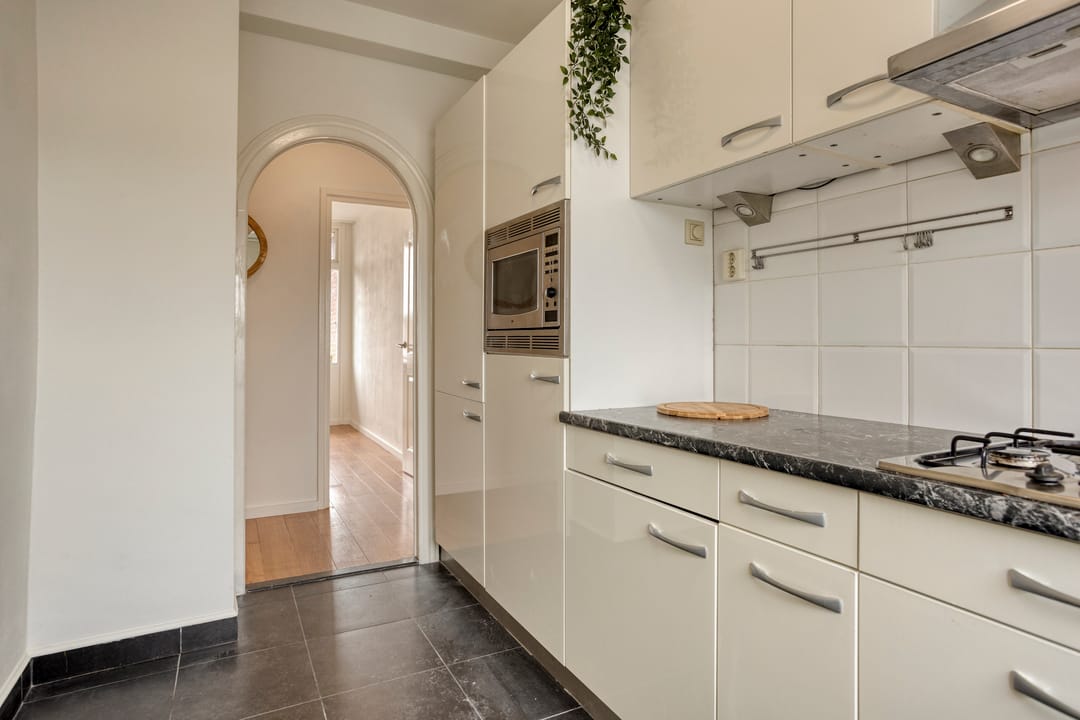 Charming 3-Room Apartment with 2 Balconies in Hengelo Noord — 38