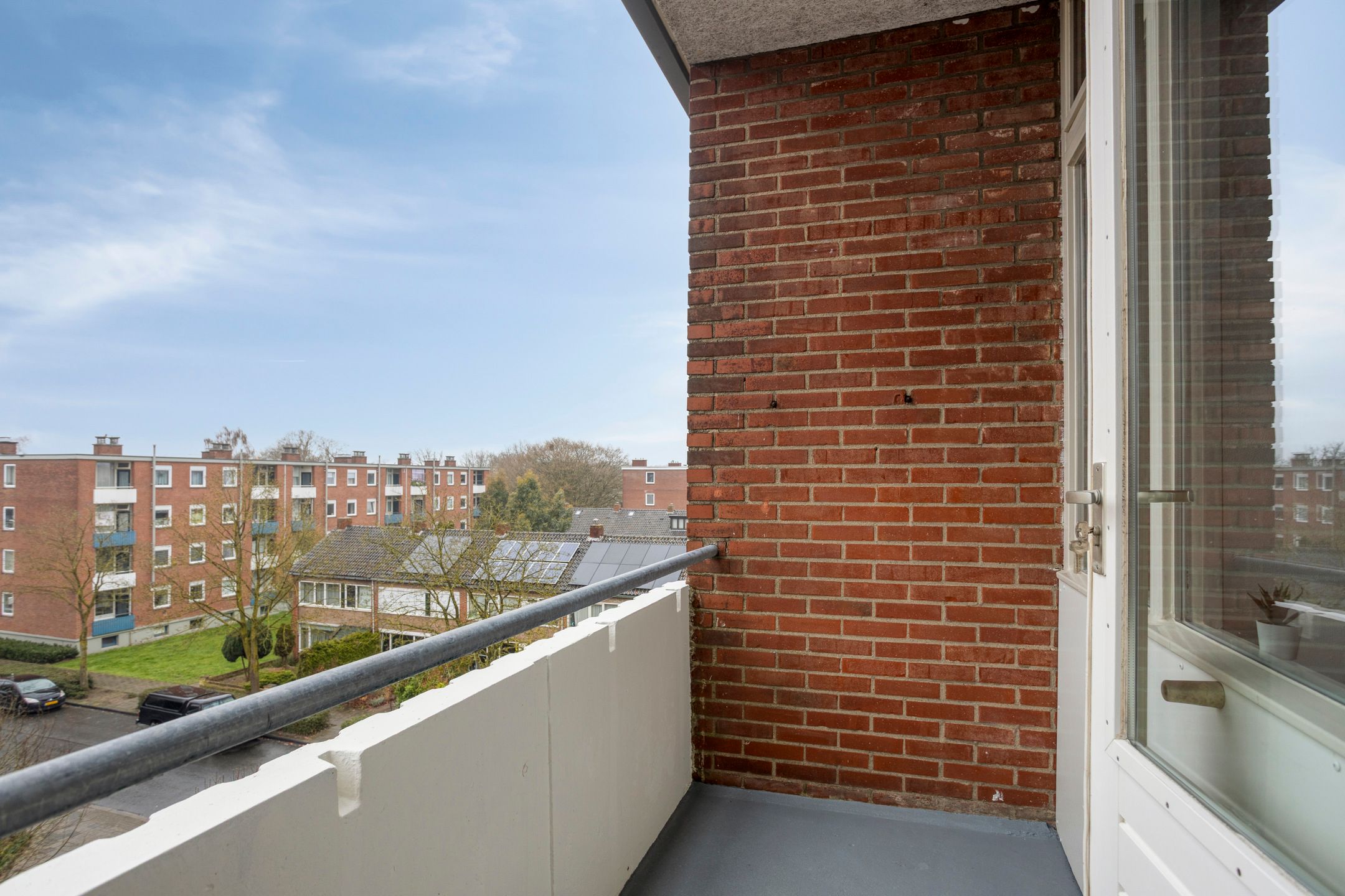 Charming 3-Room Apartment with 2 Balconies in Hengelo Noord — 24