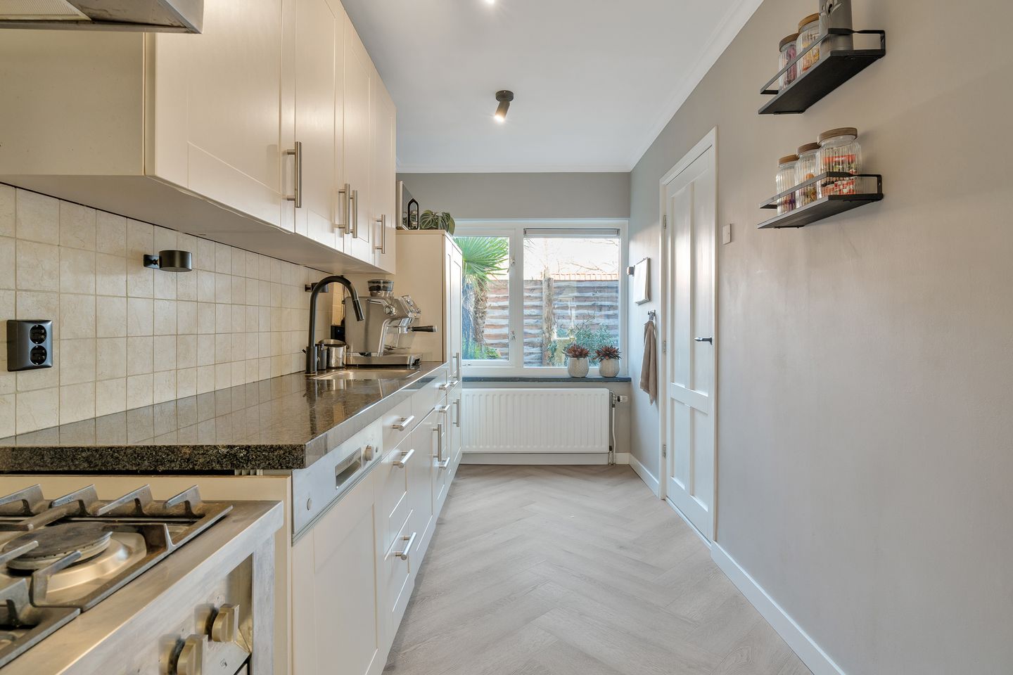 Photo 10 of Dillenburgstraat 15