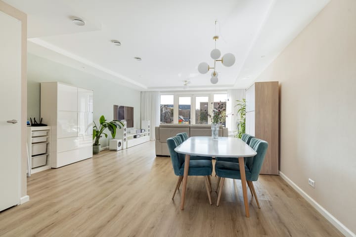 Foto 2 van Versailles 37