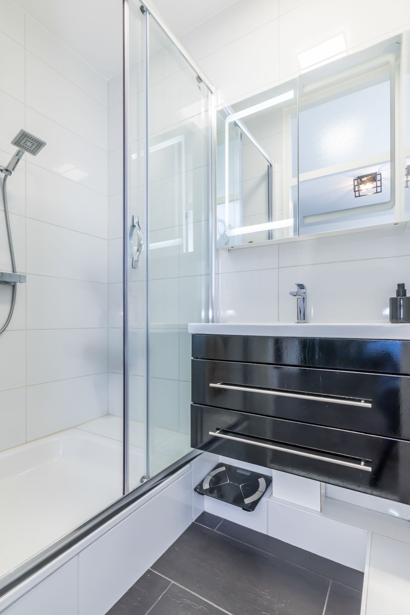 Move-in Ready Apartment on 8th Floor with Panoramic View in Brunssum — 18