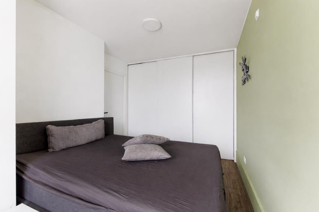 Charming Two-Room Apartment with West-Facing Balcony and Elevator — 12