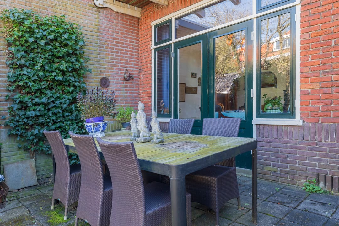 Characteristic terraced house with renovation potential in Overveen — 16