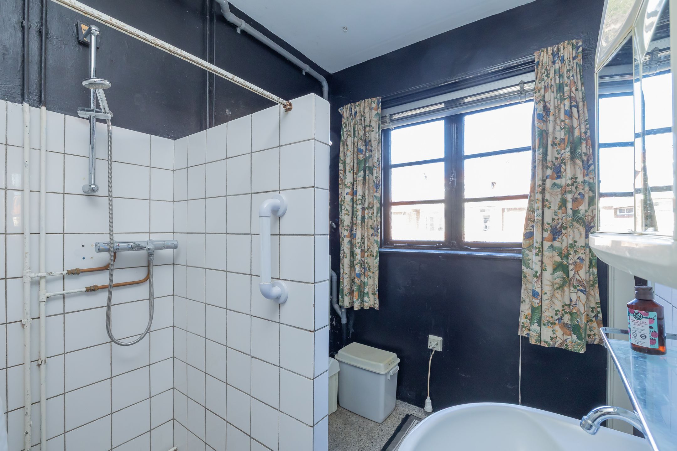 Characteristic terraced house with renovation potential in Overveen — 24