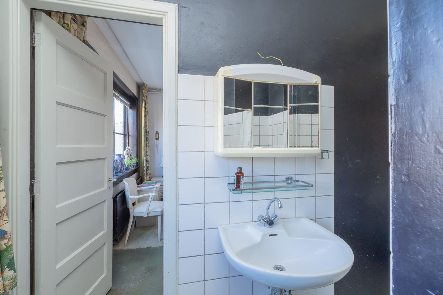 Characteristic terraced house with renovation potential in Overveen — 25