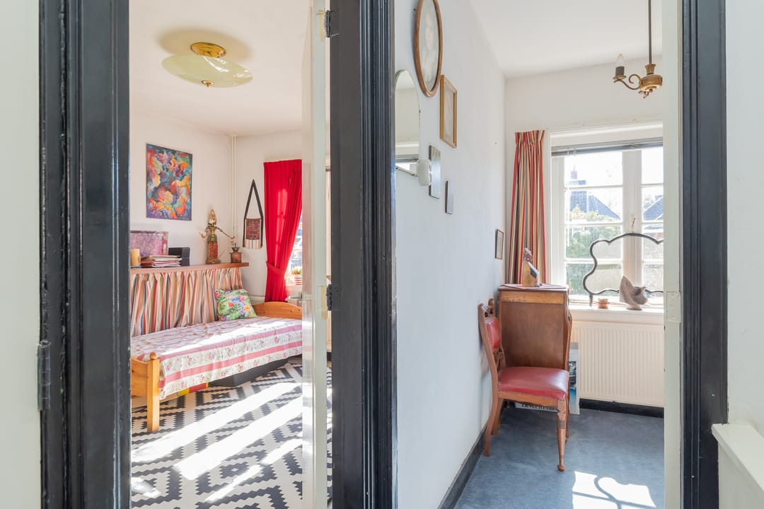 Characteristic terraced house with renovation potential in Overveen — 26