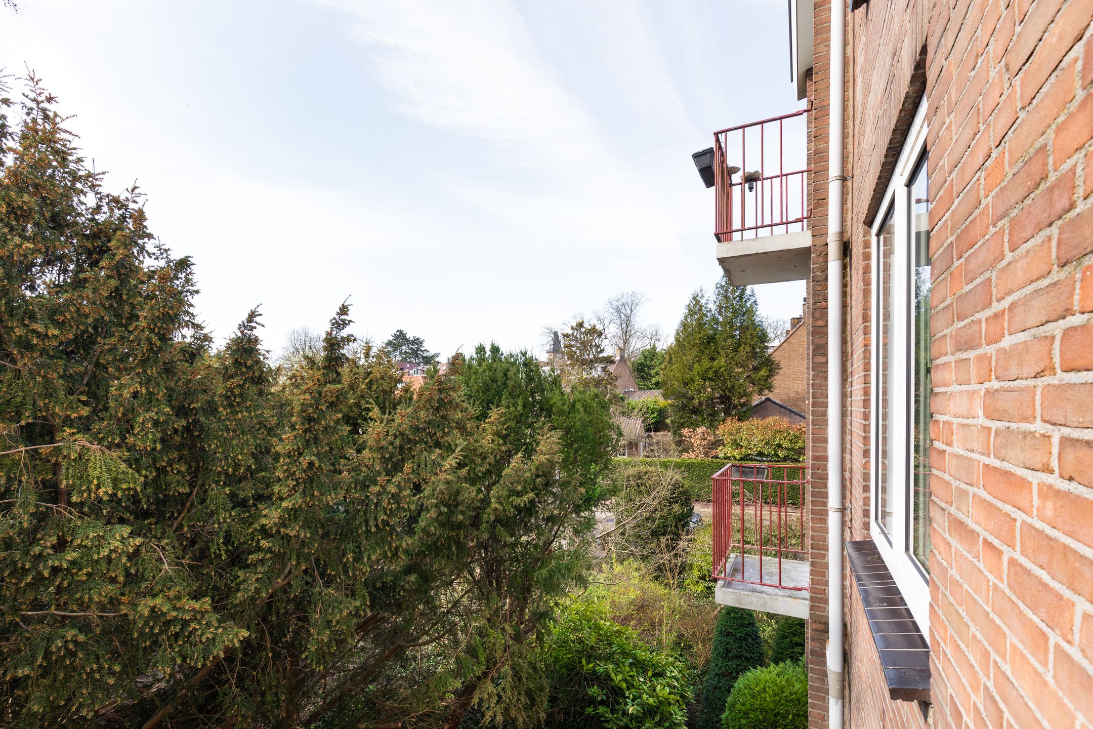 Lichte driekamerwoning met twee balkons in Overveen — 16