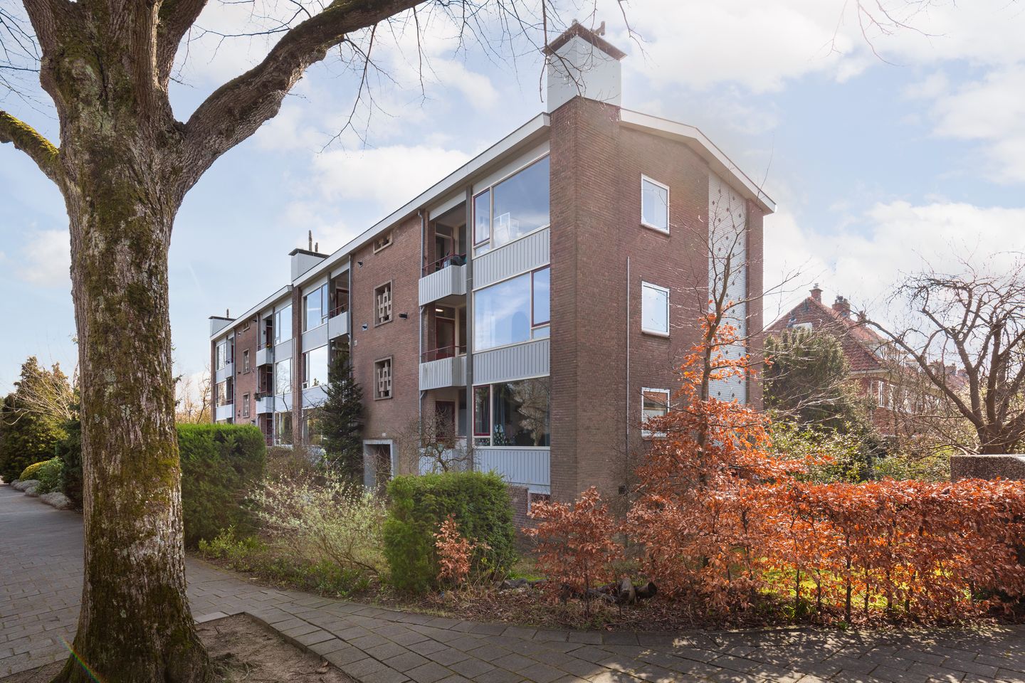 Lichte driekamerwoning met twee balkons in Overveen — 19