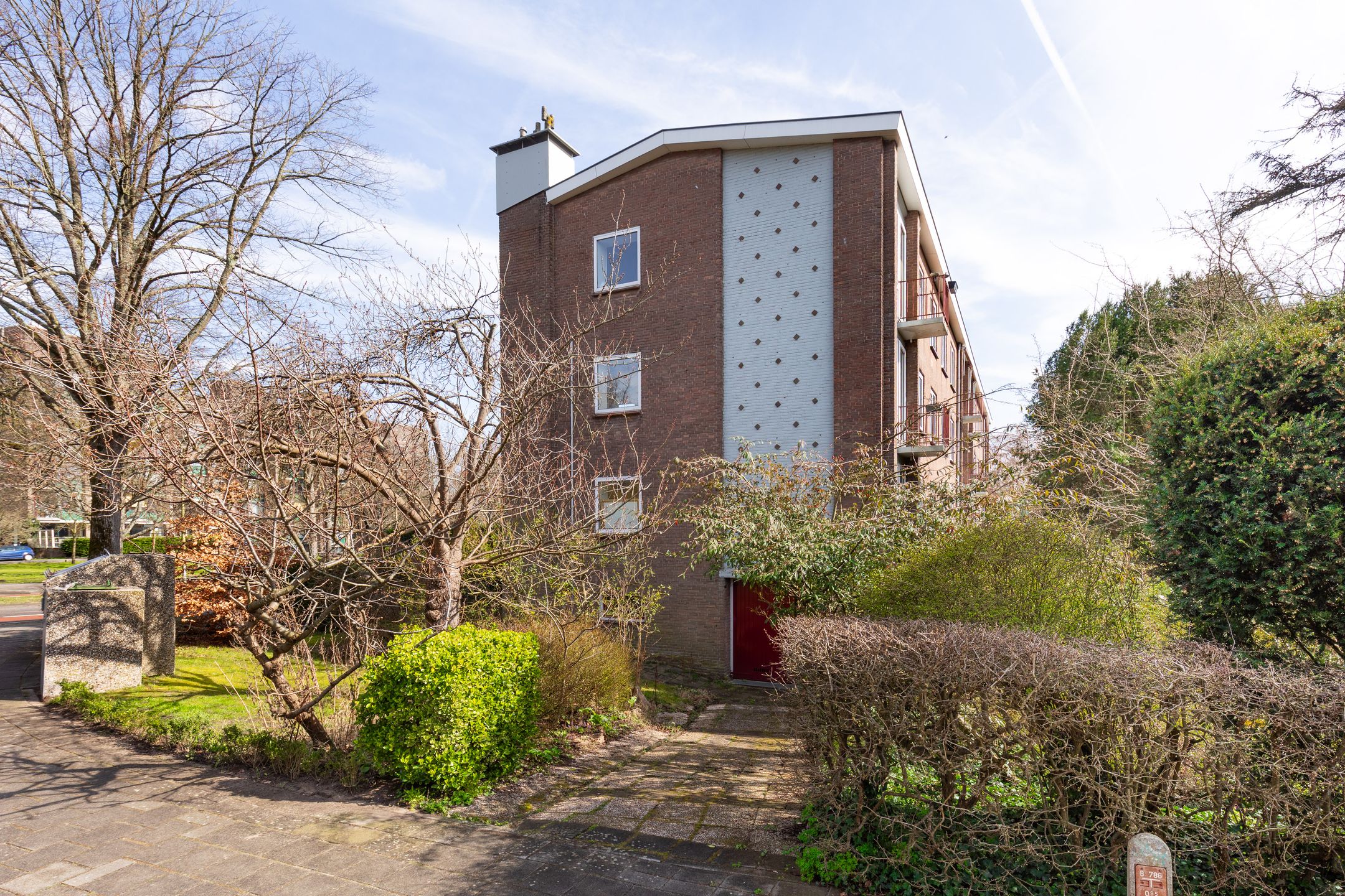 Lichte driekamerwoning met twee balkons in Overveen — 21