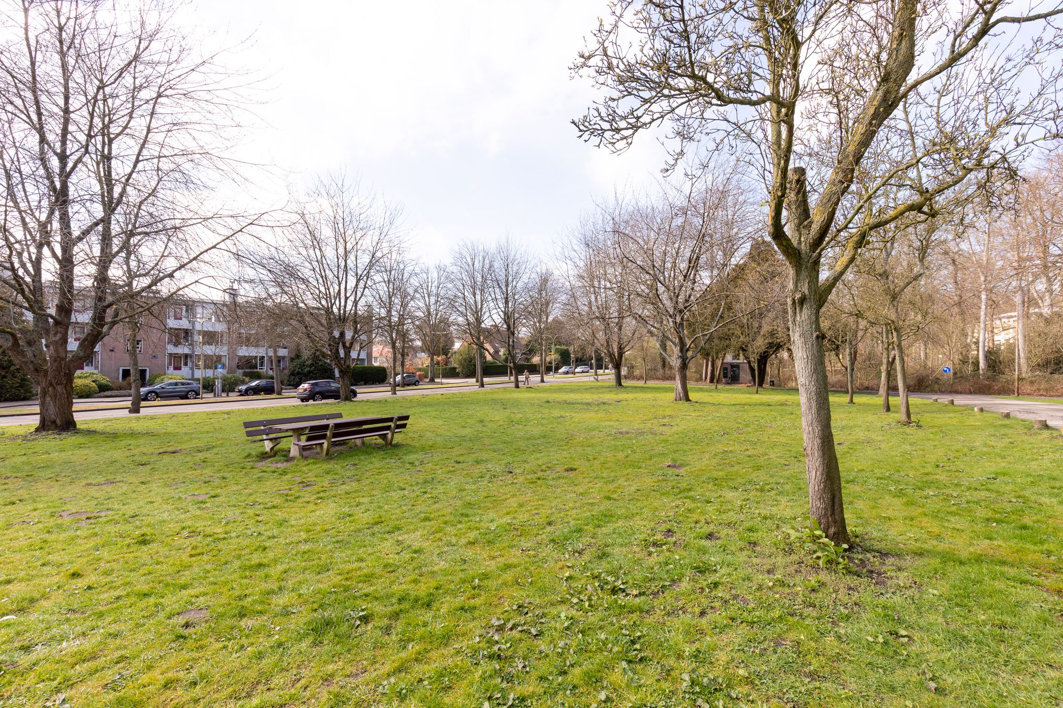 Lichte driekamerwoning met twee balkons in Overveen — 24