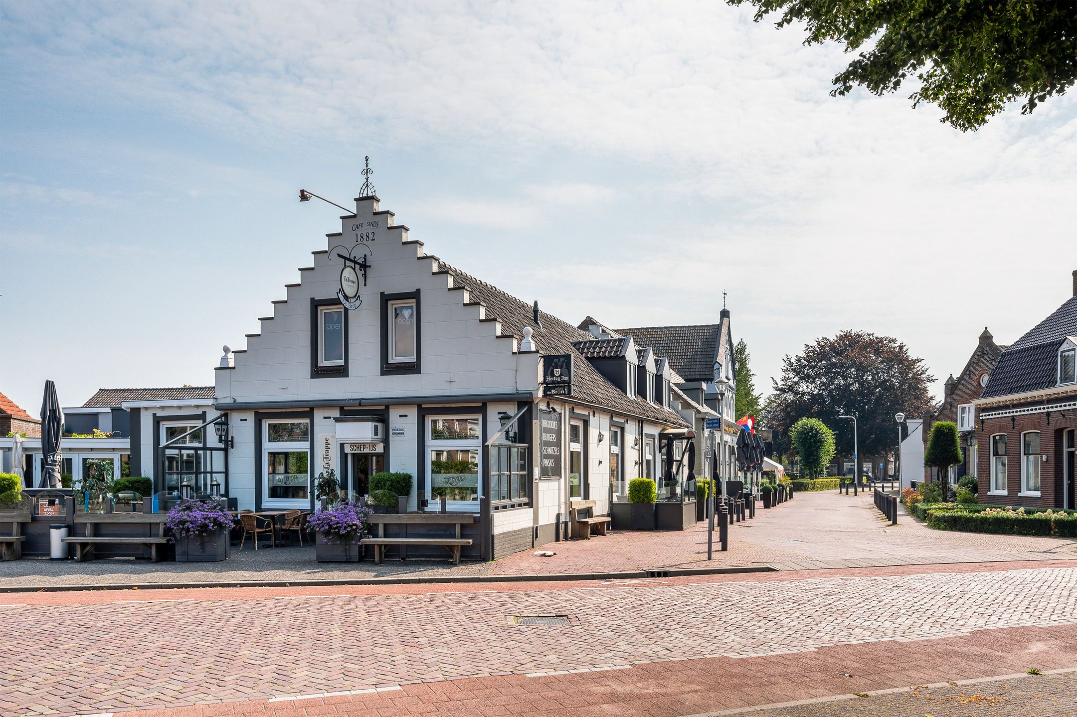 Photo 42 of Sint Willibrordstraat 10