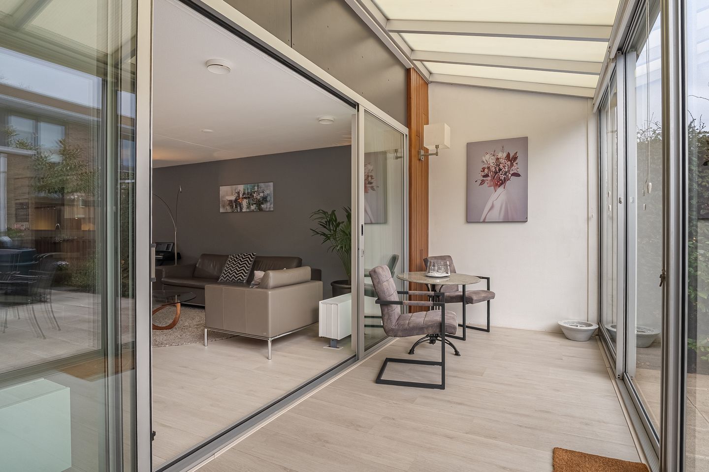 Spacious Family Home with Conservatory and Rooftop Terrace — 13