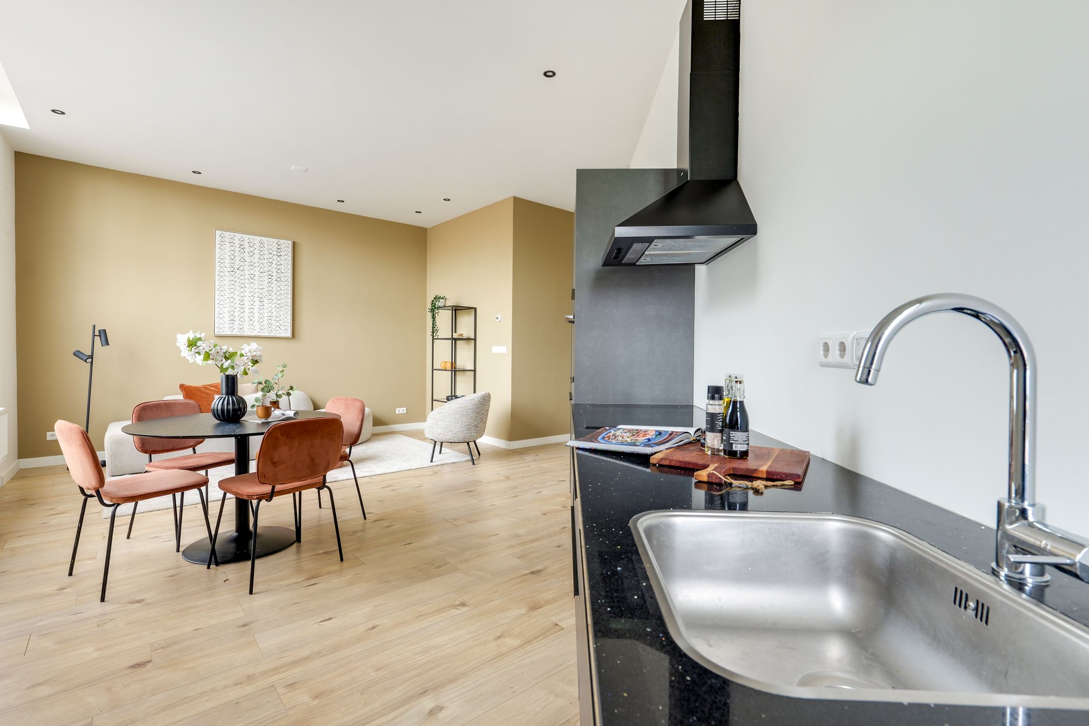 Photo 15 of Canadaplein 3-B