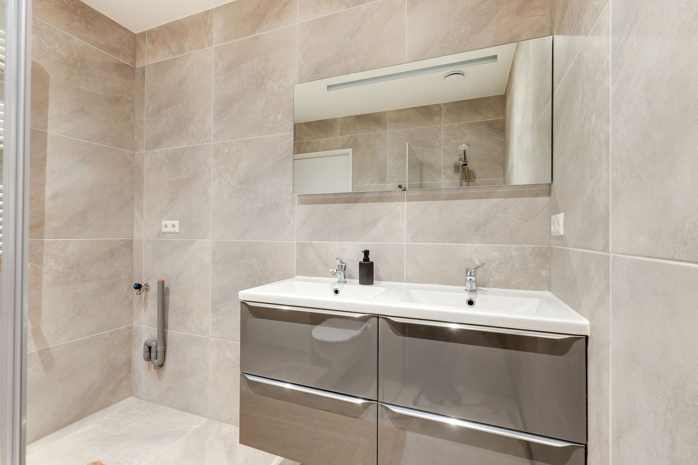 Photo 29 of Canadaplein 3-B