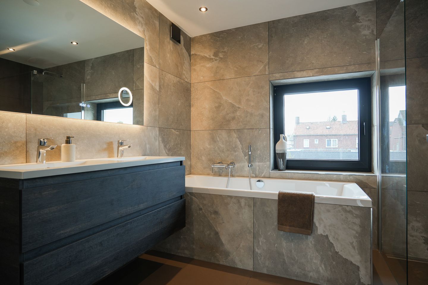 Foto 34 van Van Spreeuwelstraat 13