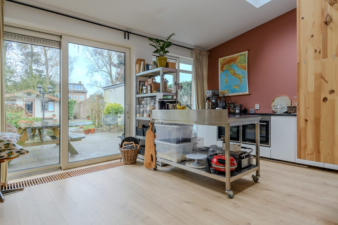 Energy-efficient family home with four bedrooms and spacious backyard — 17