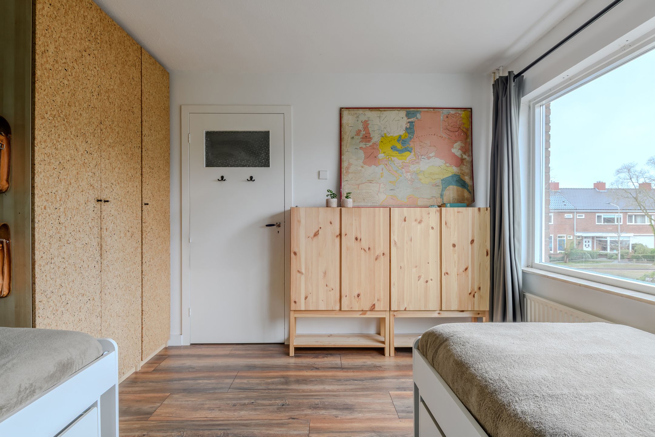 Energy-efficient family home with four bedrooms and spacious backyard — 24