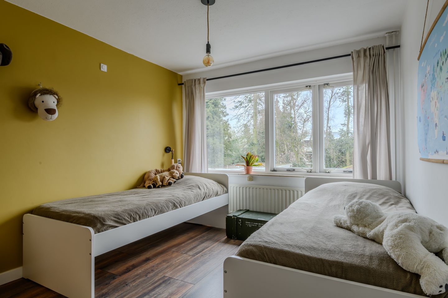 Energy-efficient family home with four bedrooms and spacious backyard — 25