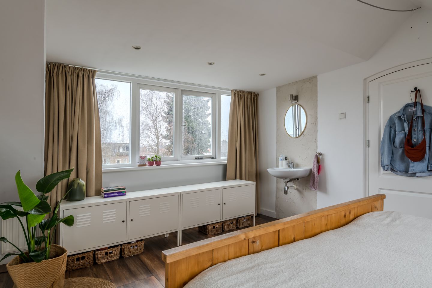 Energy-efficient family home with four bedrooms and spacious backyard — 35