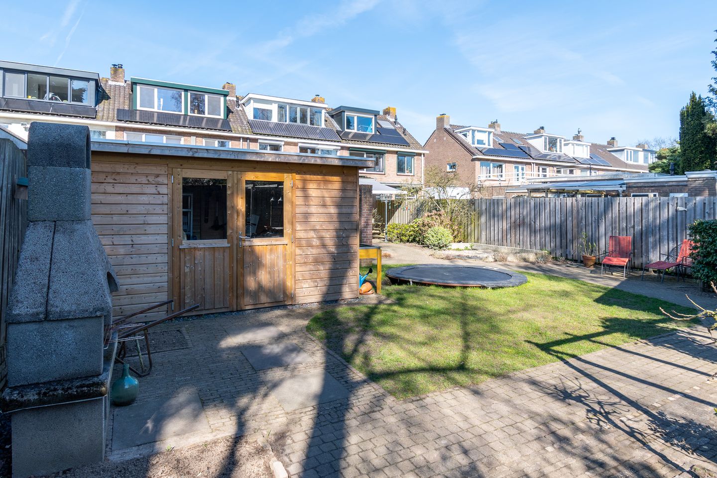 Energy-efficient family home with four bedrooms and spacious backyard — 40