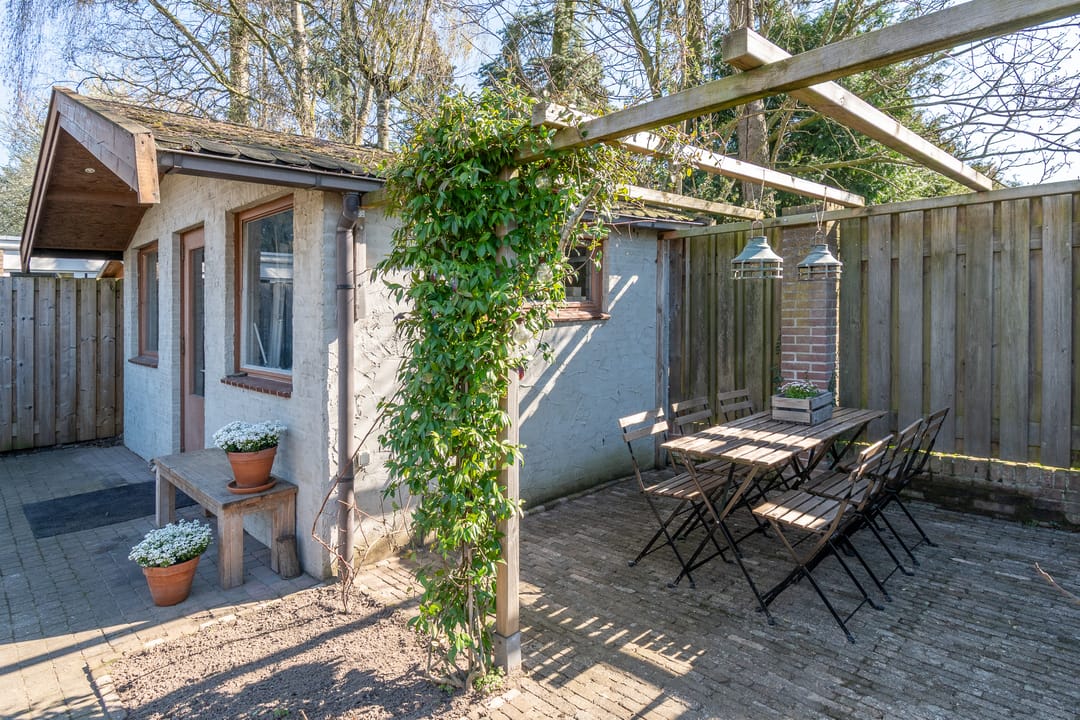 Energy-efficient family home with four bedrooms and spacious backyard — 41