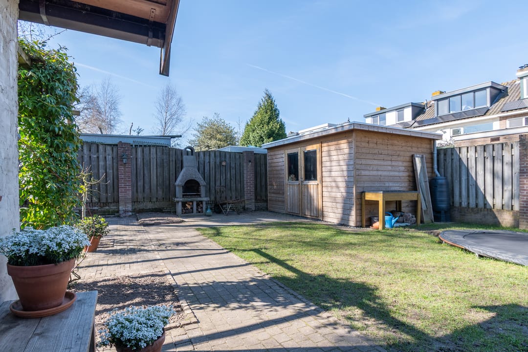 Energy-efficient family home with four bedrooms and spacious backyard — 43