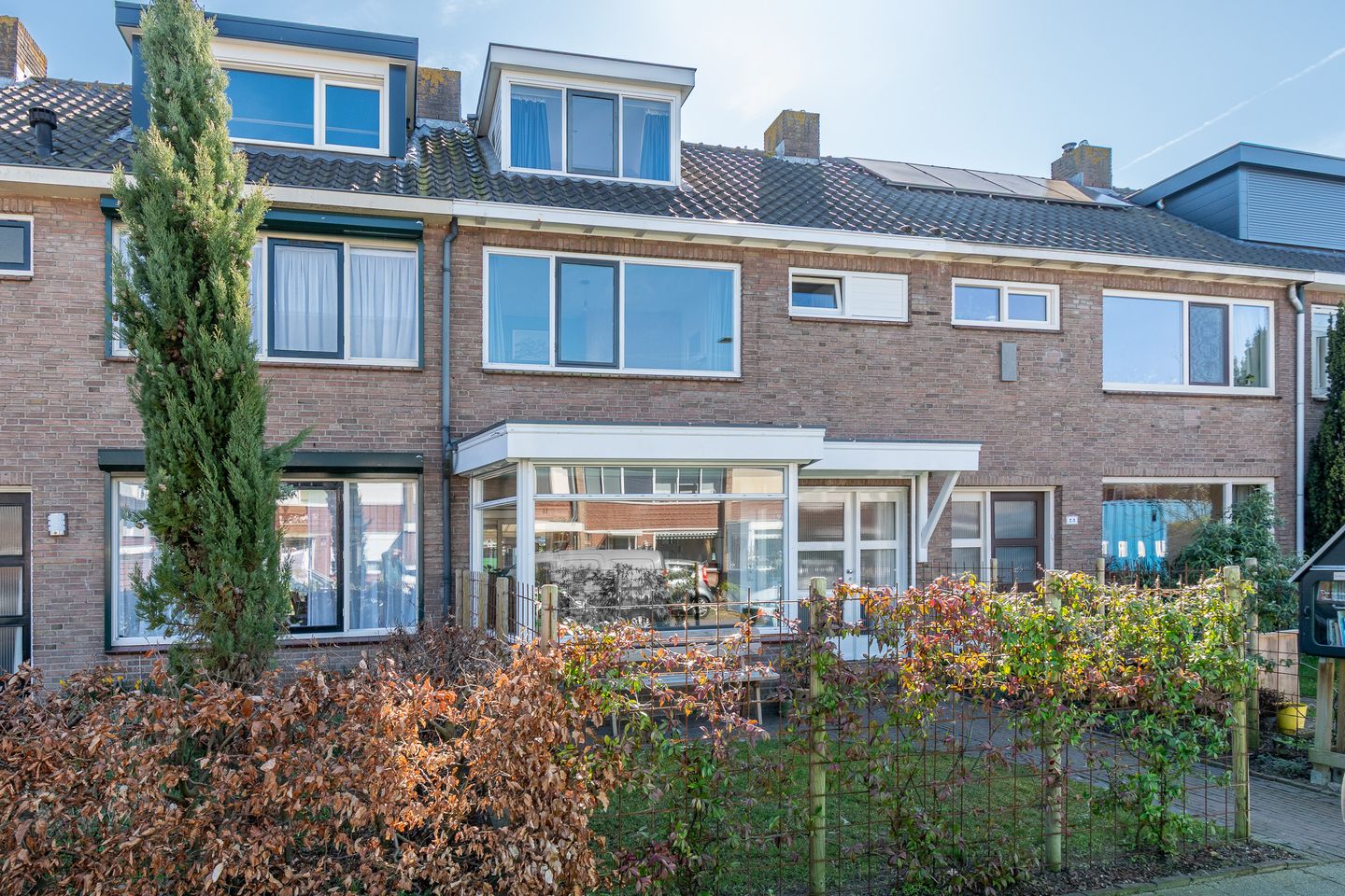 Energy-efficient family home with four bedrooms and spacious backyard — 44