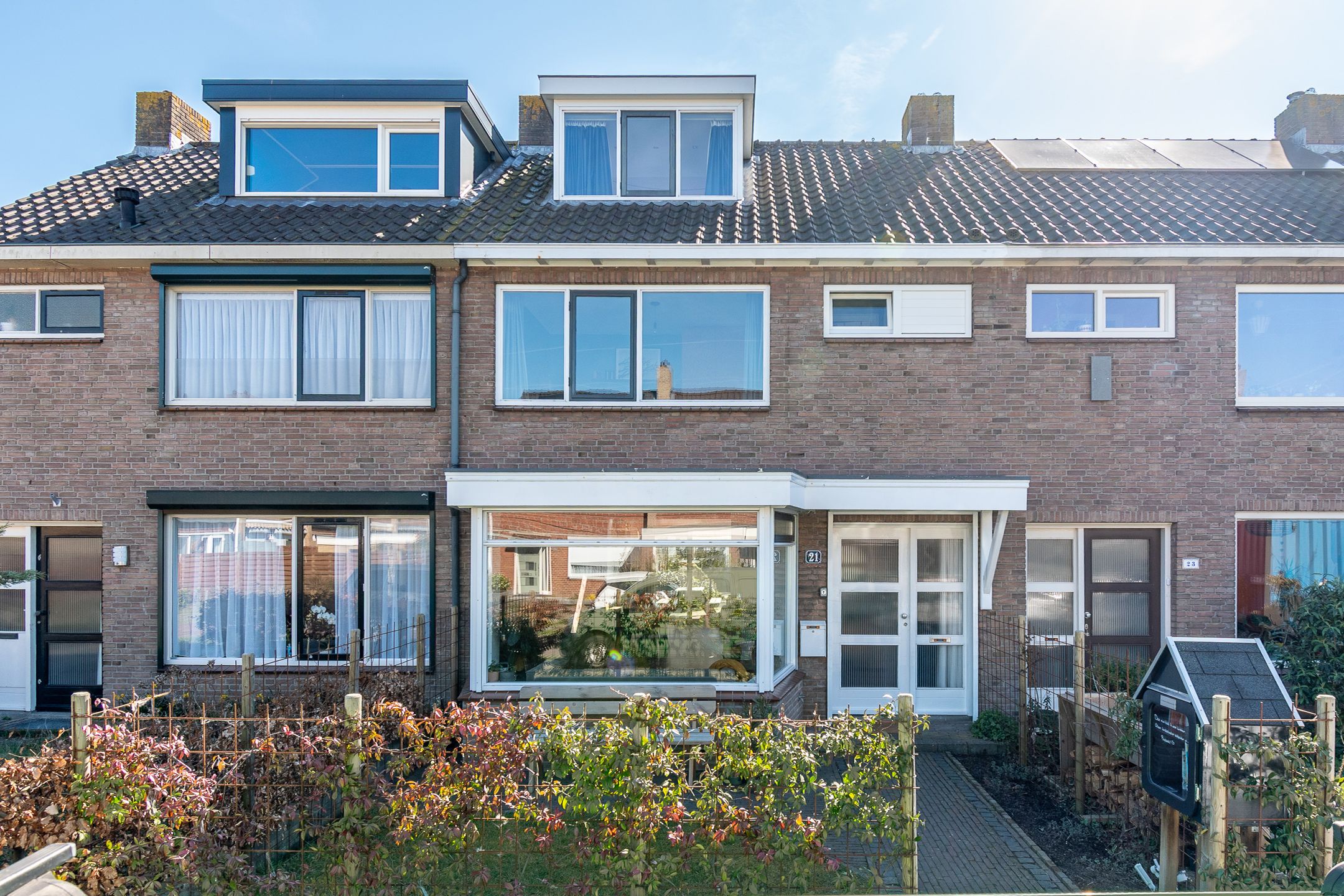 Energy-efficient family home with four bedrooms and spacious backyard — 45