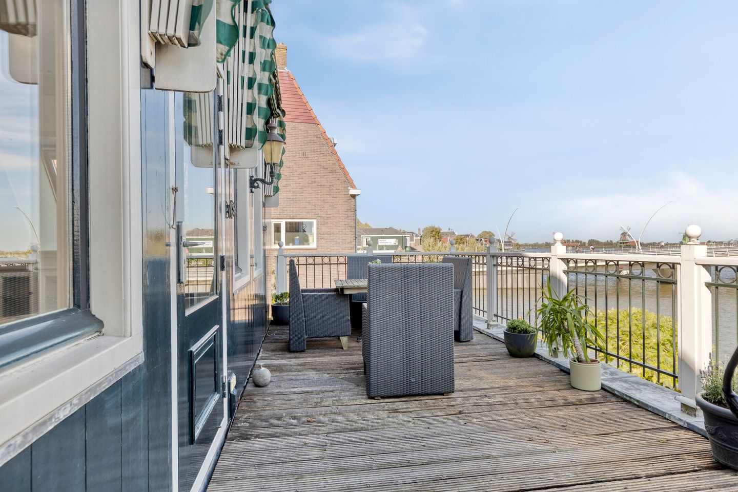 Spacious Waterfront Double House with Private Dock in Zaandijk — 19