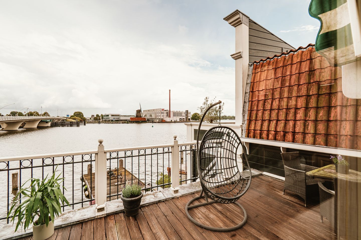 Spacious Waterfront Double House with Private Dock in Zaandijk — 20